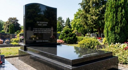 Monument en granit : pourquoi choisir cette mati&egrave;re noble ?