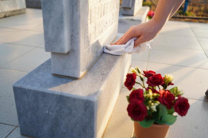 Quels travaux de cimeti&egrave;re pr&eacute;voir pour l'entretien d'un caveau ?